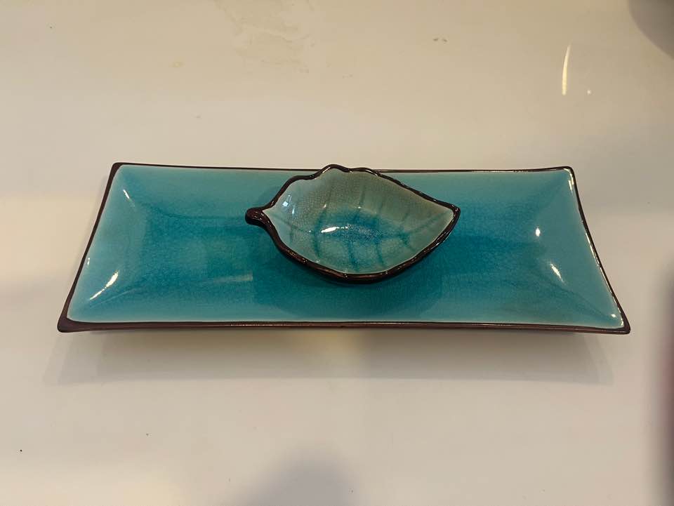 청록색 도자기 접시 세트